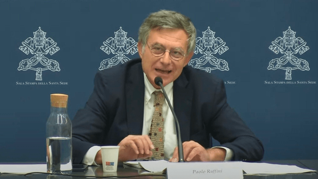 【天主教新闻】世界主教会议首场简报：停下脚步、彼此聆听，这值得讲述